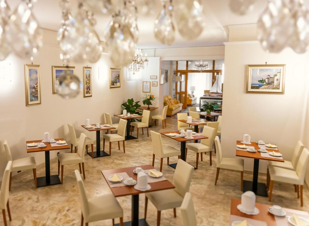 Lido Hotel 3*