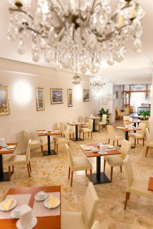 Lido Hotel 3*
