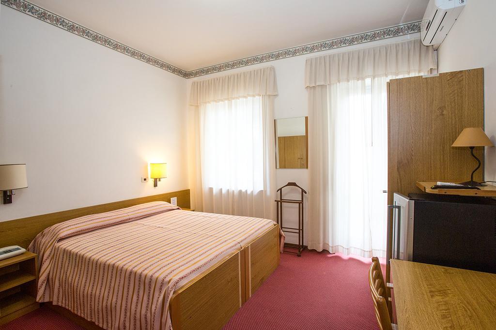 Lido Hotel 3*